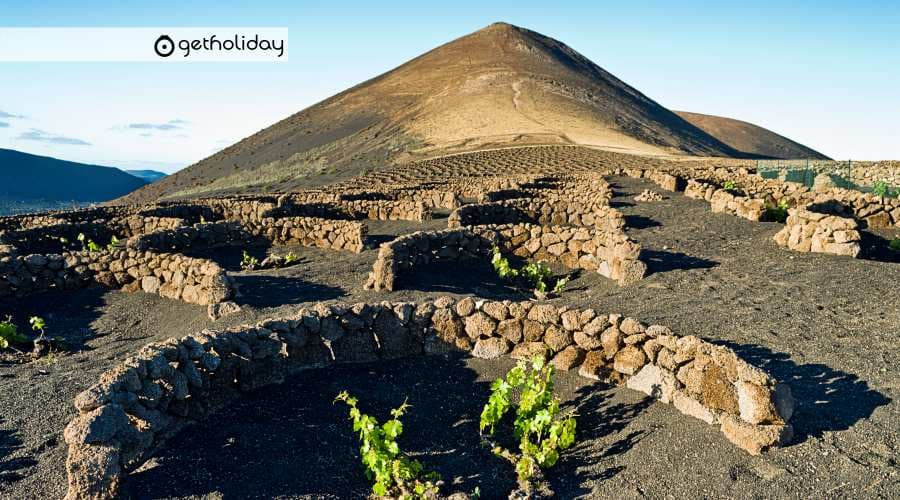 Découvrir Lanzarote : volcans, plages et traditions insulaires