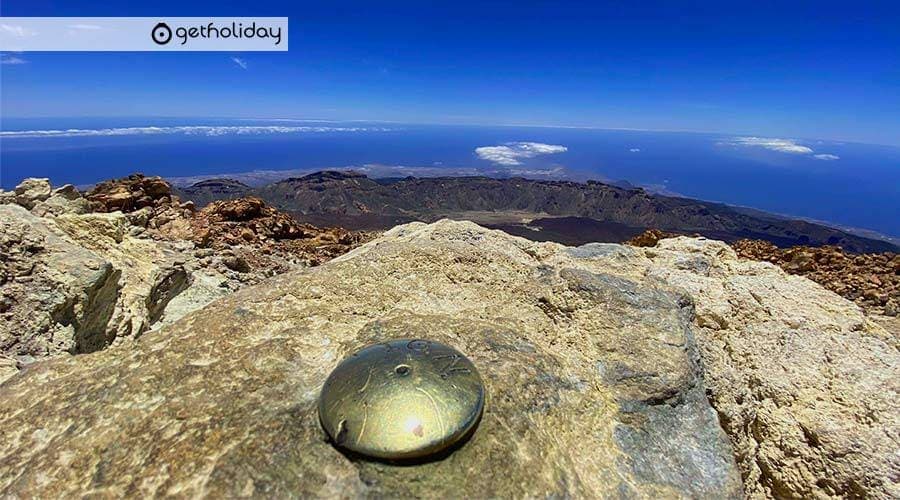 Hike towards the Mount Teide summit crater