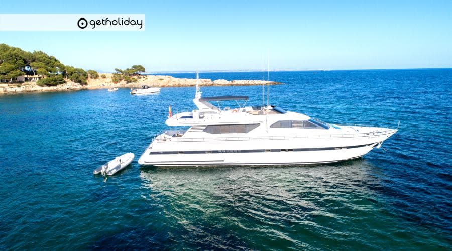 Luxury charter on board an exclusive yacht