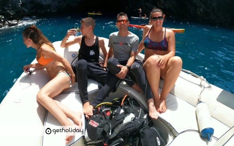 Snorkelling to see the remains of volcanoes — Experience photographs 5