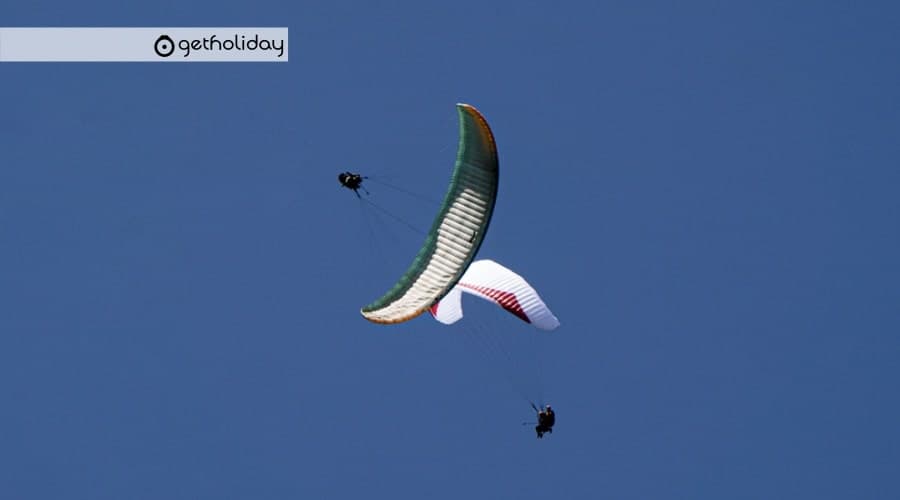Paragliding acrobatic flight in Tenerife