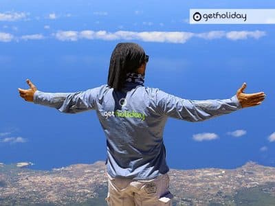 Persona disfrutando del panorama desde el pico del Teide